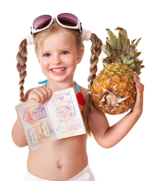 아이 들고 국제 여권. — 스톡 사진