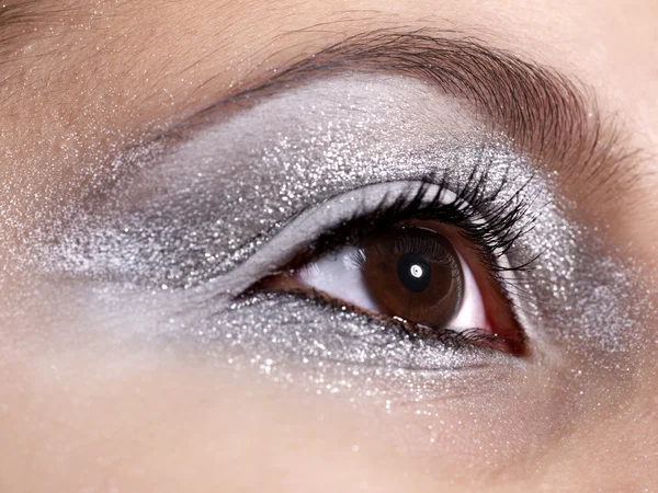 Крупный план женского макияжа глаз . — стоковое фото