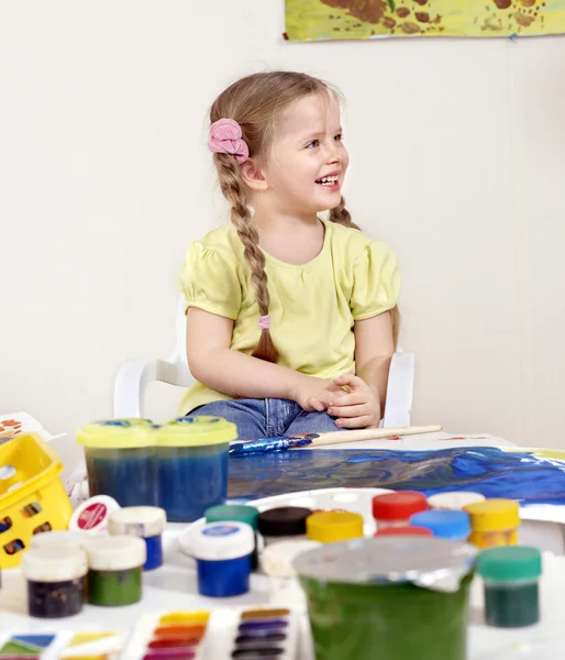 Pintura infantil na pré-escola . — Fotografia de Stock