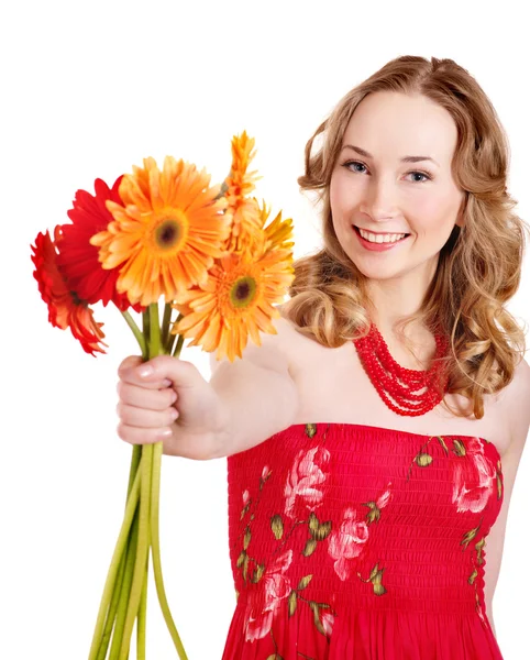 Mutlu genç kadın çiçek veren. — Stok fotoğraf