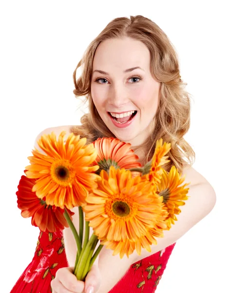 Glad ung kvinna att ge blommor. — Stockfoto