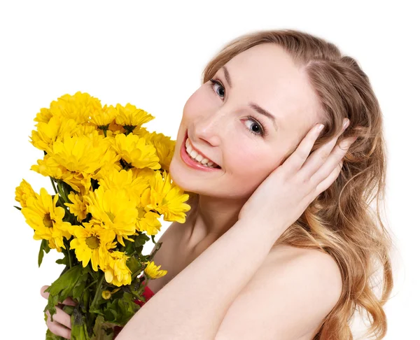 Mladá žena držící květiny. — Stock fotografie