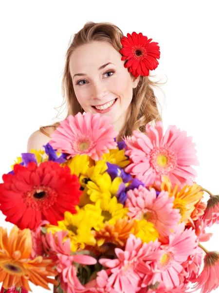 Glad ung kvinna anläggning blommor. — Stockfoto
