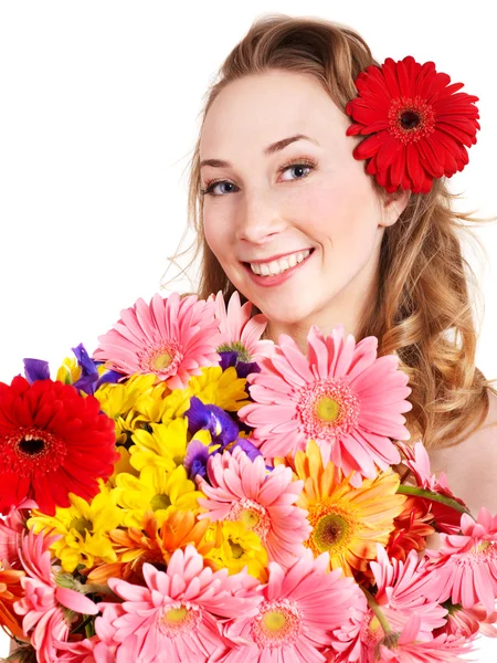 Szczęśliwa młoda kobieta gospodarstwa kwiaty. — Zdjęcie stockowe