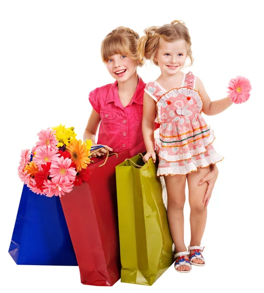 Crianças com saco de compras . — Fotografia de Stock