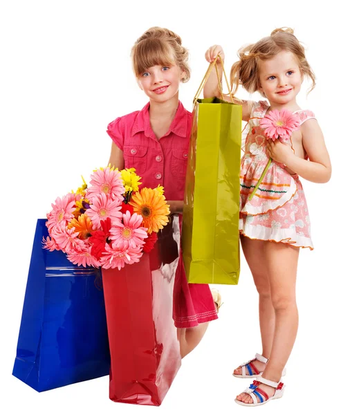 Děti s nákupní taškou. — Stock fotografie