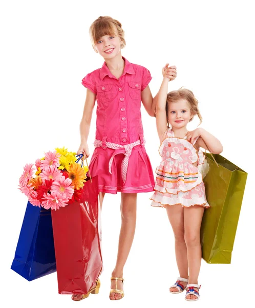 Crianças com saco de compras . — Fotografia de Stock