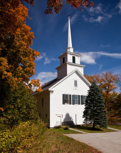 Kościół Vermont jesienią — Zdjęcie stockowe