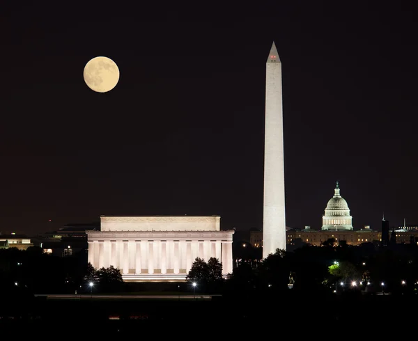 Luna saliendo en Washington DC —  Fotos de Stock