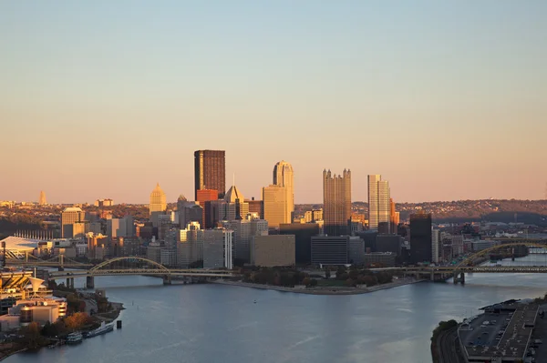 Pittsburgh bij zonsondergang — Stockfoto