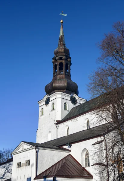 Bronzová věž na kopuli kostela — Stock fotografie