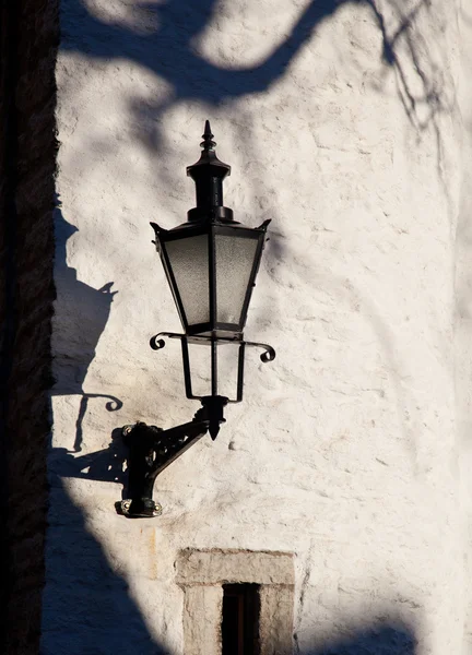 Стара чорна вулична лампа — стокове фото