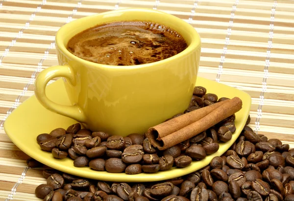 Taza de café en la estera — Foto de Stock
