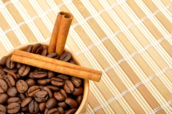 Kahve ve tarçın — Stok fotoğraf