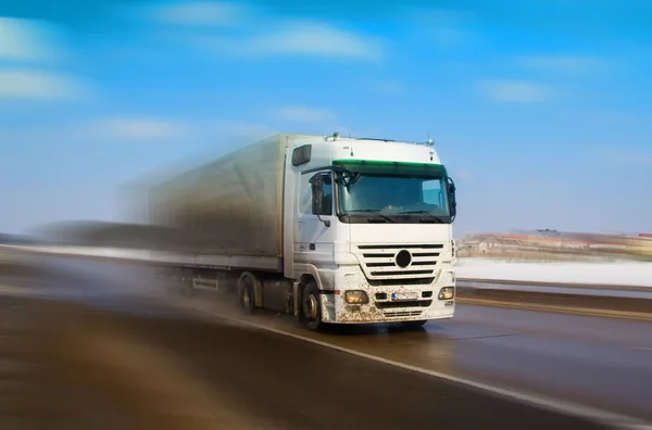Autópályán gyorshajtás teherautó아시아 쌀 테이블 — Stock Fotó