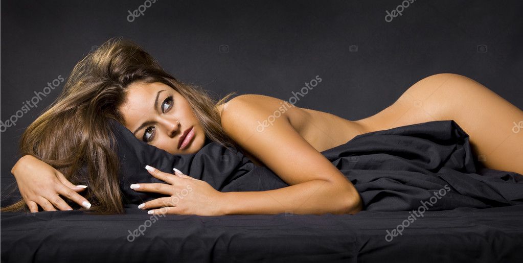 https://static5.depositphotos.com/1000286/491/i/950/depositphotos_4918315-stock-photo-young-beautiful-woman-posing-nude.jpg