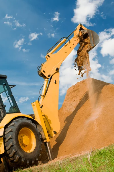 Trabajos de construcción de excavación de cargadores —  Fotos de Stock