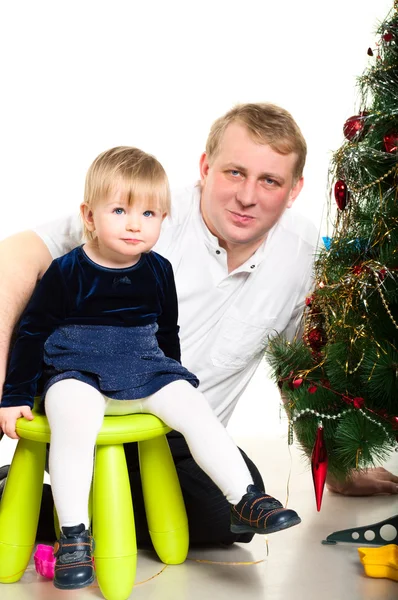 Papa und kleines Mädchen zur Weihnachtszeit. — Stockfoto