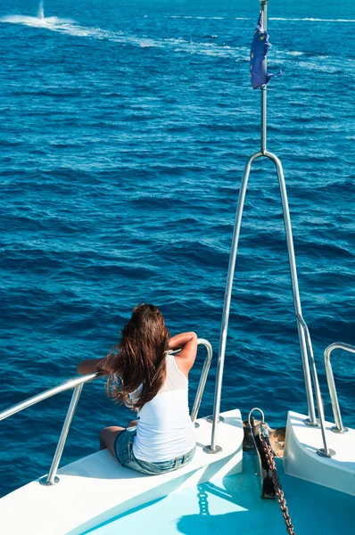 Women on yacht in blue sea seating on stern. — Stock Photo, Image