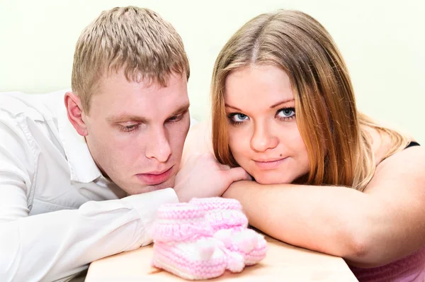 Pregnant Woman Her Husband Looking Baby Bootee Caucasians Loving Young — Stok fotoğraf