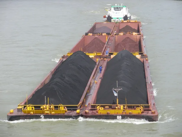 Barco Fluvial Com Carvão Closeuu — Fotografia de Stock