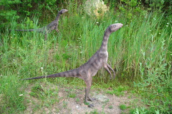 芝生の上の Silezaur の恐竜 — ストック写真