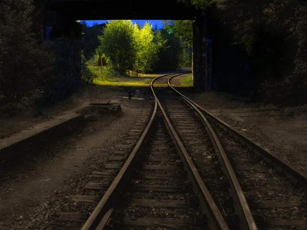 色とりどりのターンの背後には徐々 に消える鉄道線路 ロイヤリティフリーのストック写真