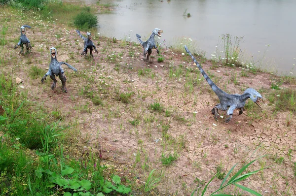 Dinozaury Pobliżu Woda Zbliżenie — Zdjęcie stockowe