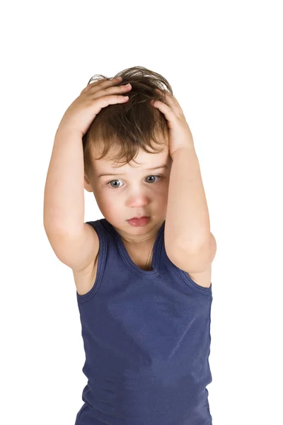 En pojke håller händerna på huvudet — Stockfoto