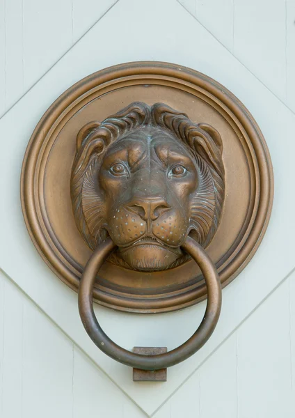 Bronze lion bas-relief with ring — Stock Photo, Image