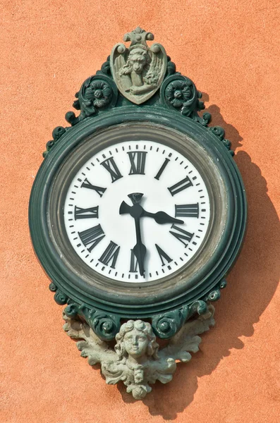 壁マウントされた時計 — ストック写真