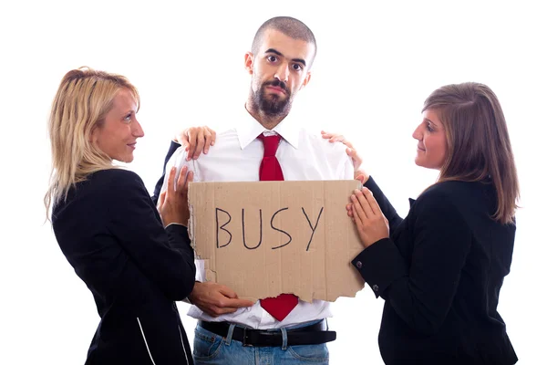 Geschäftsmann hält geschäftiges Schild mit zwei Geschäftsfrau flirtet — Stockfoto