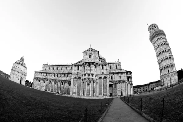 Katedrála v Pise a šikmou věž, "piazza dei miracoli", rybí oko — Stock fotografie