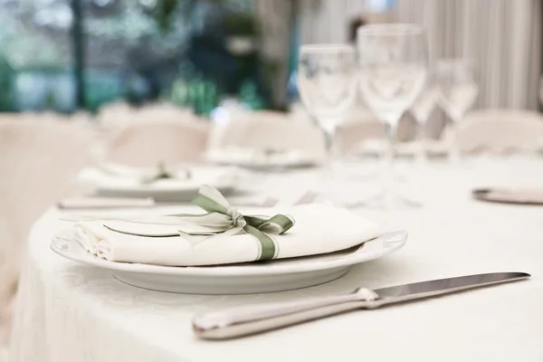 Elegante decoración de mesa en un restaurante —  Fotos de Stock