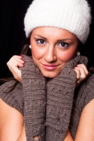 Kvinna med vinterkläder — Stockfoto