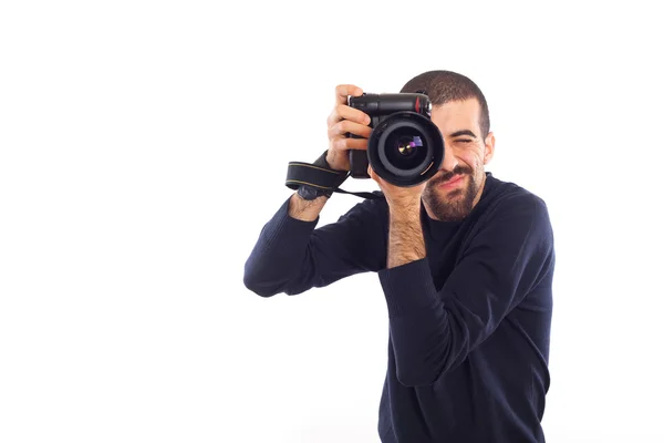 若い男が写真を撮るカメラマン — ストック写真