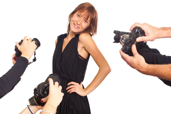 Mulher celebridade na frente de Paparazzi — Fotografia de Stock