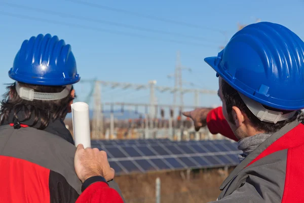 Mühendisler Yerinizde Bir Solar Power Station — Stok fotoğraf