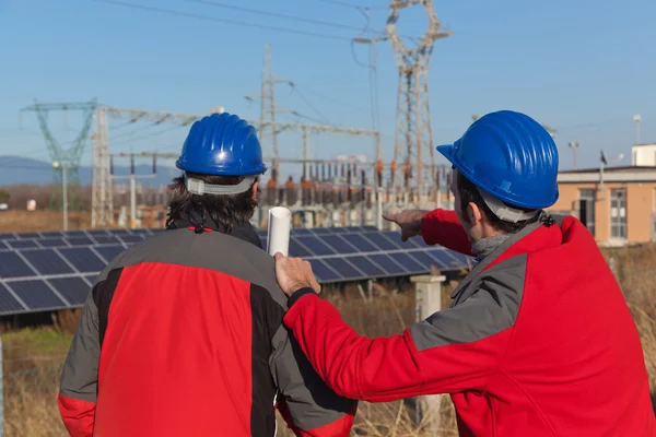 Engineers Work Solar Power Station — Stock Photo, Image