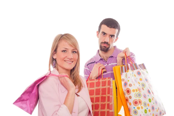 Mladý pár s nákupními taškami — Stock fotografie