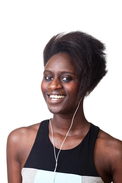 Черная женщина слушает музыку — стоковое фото