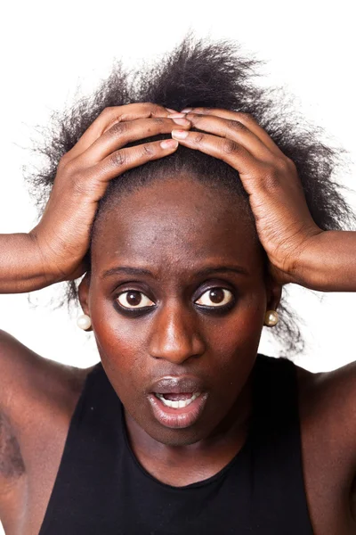 Mulher negra bonita com rosto surpreso — Fotografia de Stock
