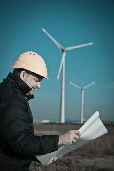 風力タービン発電所の技術者 — ストック写真