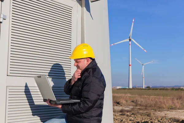 Technicus Ingenieur in Wind Turbine Power Generator Station — Stockfoto
