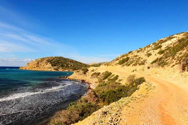 Tipik Deniz Manzarası Yunan Adası Rodos Ile Engebeli Sahil — Stok fotoğraf