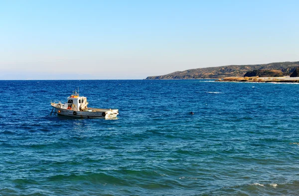 Zeegezicht Griekse Eiland Rhodos Met Verankerde Schip — Stockfoto