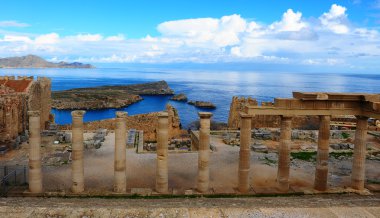 Rodos Adası plaj antik tapınak