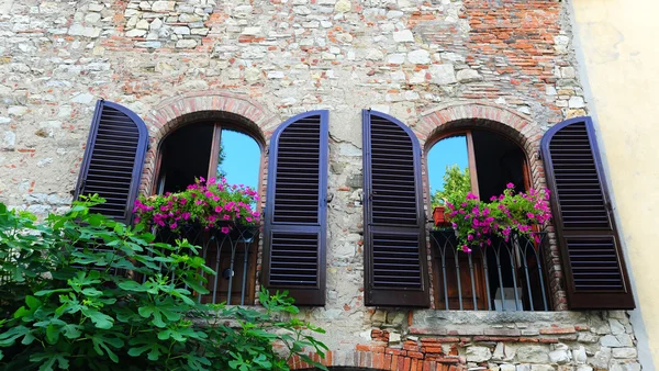 İtalyan windows — Stok fotoğraf