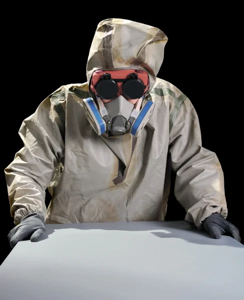 Άτομο Στις Σουίτες Χημικής Προστασίας Μαύρο Φόντο — Φωτογραφία Αρχείου