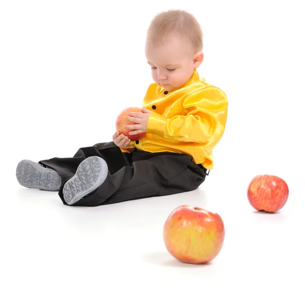 O rapaz e as maçãs — Fotografia de Stock